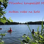 Se Zahradou Dom wakacyjny Týnec nad Labem
